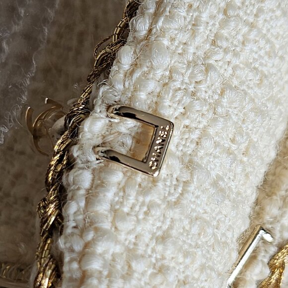 CHANEL ECRU 2017 17A PARIS COSMOPOLITE COLLECTION TWEED JACKET (40) - Picture 11 of 14
